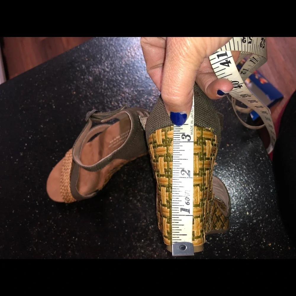 TOMS SHOES Lady's sandals EMBROIDERED.